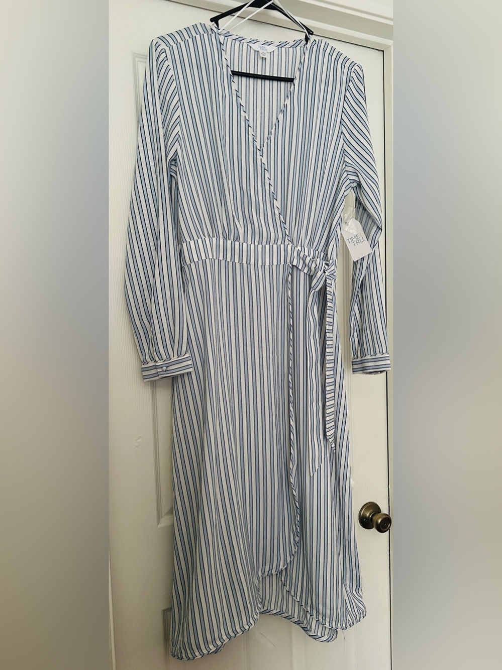 Time and Tru long sleeve midi dress. - Picture 4 of 4